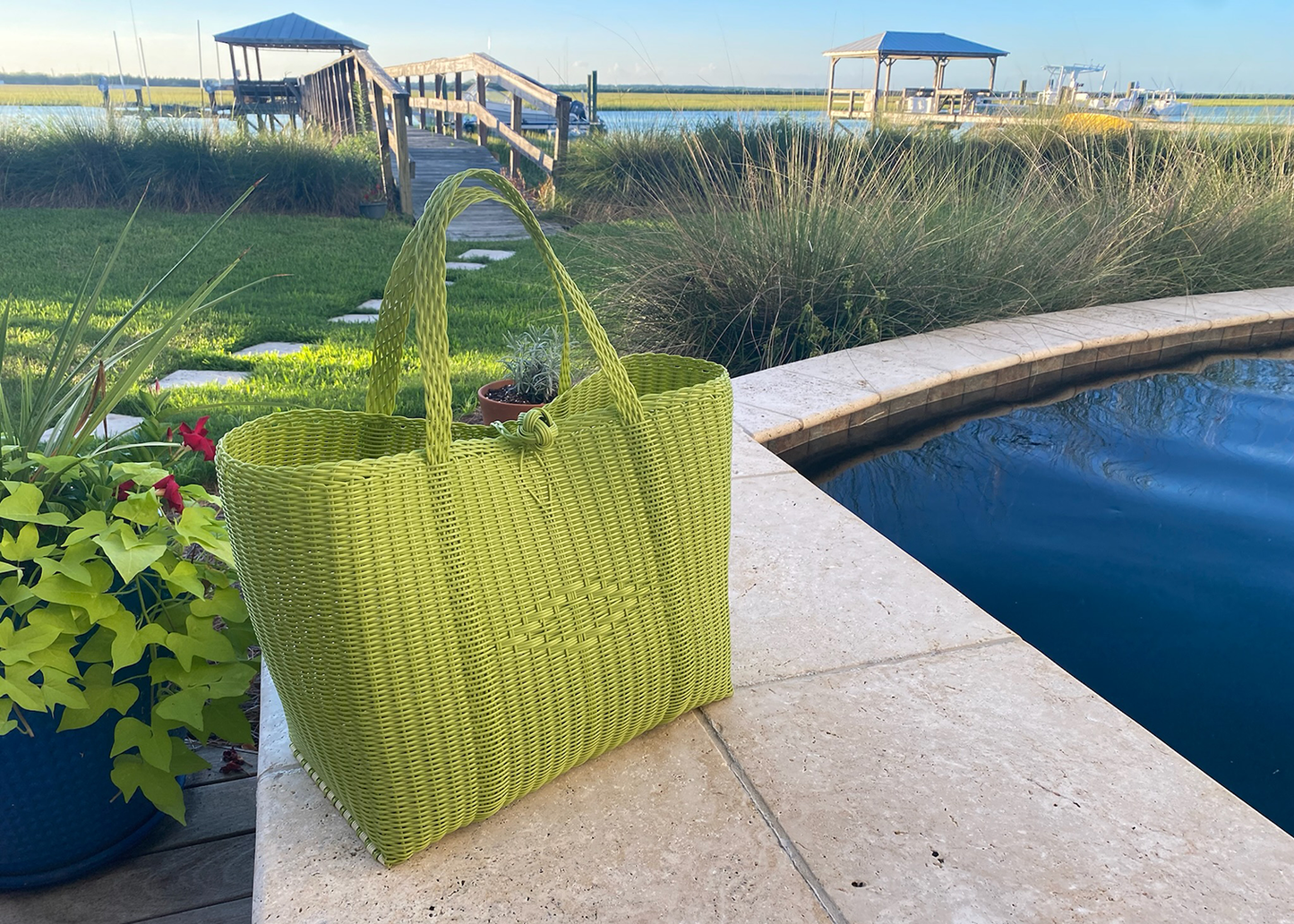 Medium Tote - Solid Pear Green