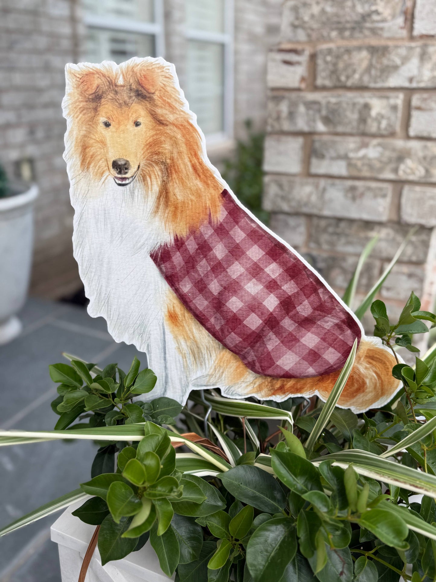 Her Majesty, Maroon Garden Stake