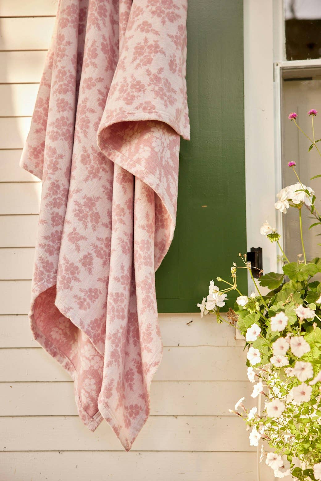 The Lightweight Blanket - Ditsy Floral