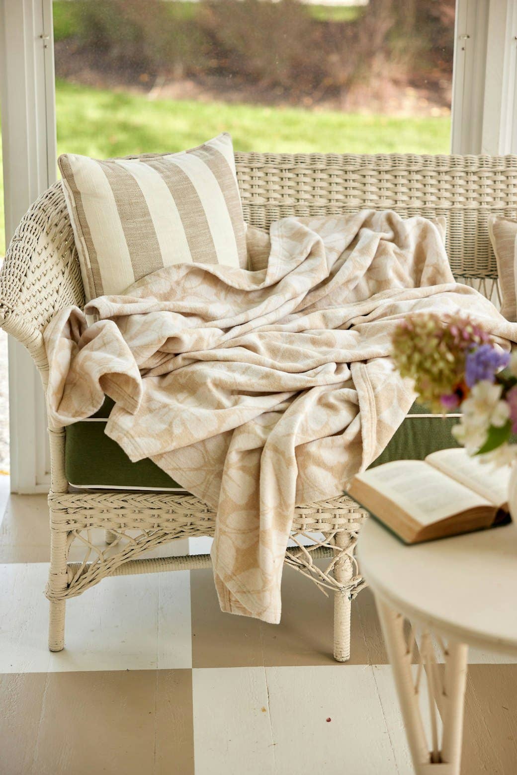 The Lightweight Blanket - Floral Mosaic